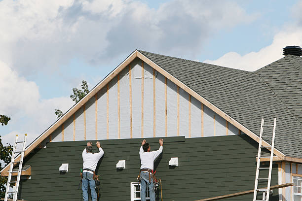 Professional Siding Installation technician working in New Freeport, PA